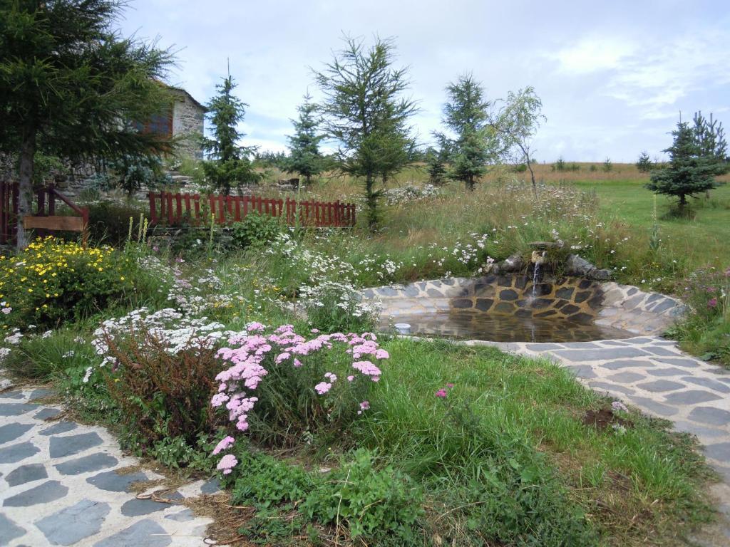 Le Francillon Bed & Breakfast Les Estables Exterior photo
